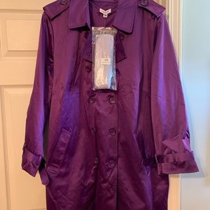 Very casual and classy rain coat, beautiful color